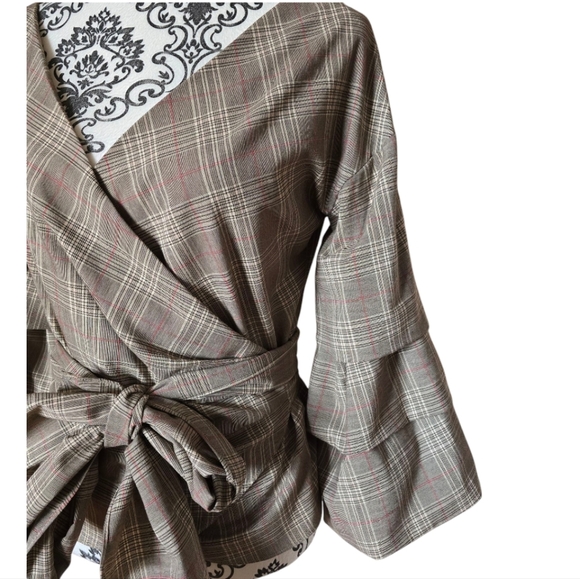 Do+Be Plaid Wrap Top with tiered bell sleeves size medium - Picture 3 of 16